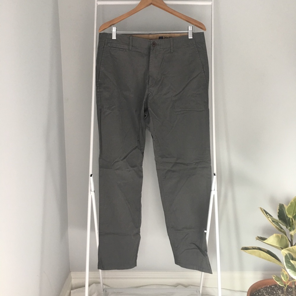 NWOT Gap Gray Chino (34X30)